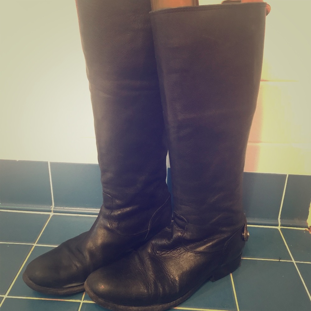 Melissa button back zip fry boots